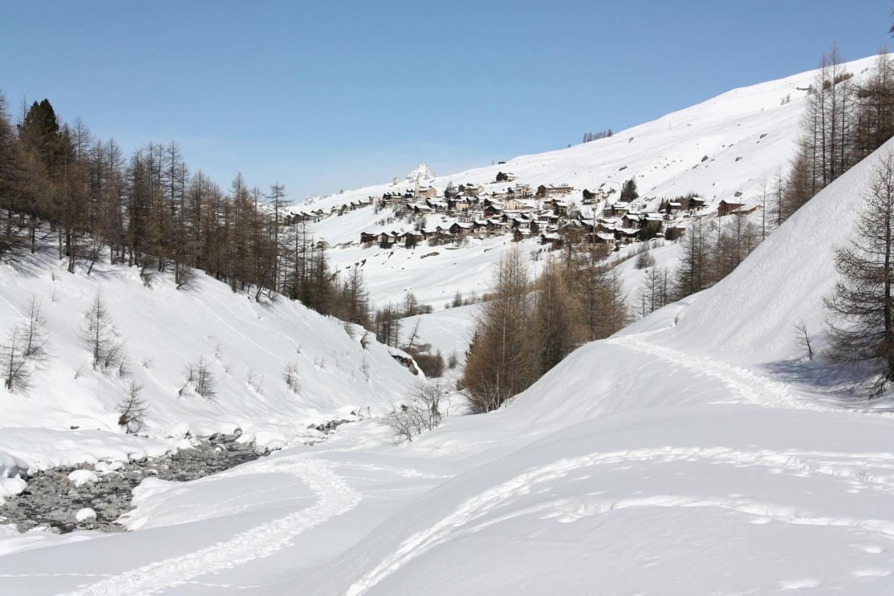ホテル アンド スパ ラルタ ペリャ Saint-Vérand エクステリア 写真